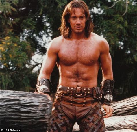 Kevin Sorbo ('Hércules') afirma que Gianni Versace le acosó 